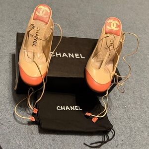 CHANEL salmon & cream straps shoes 4” heels size 6.5